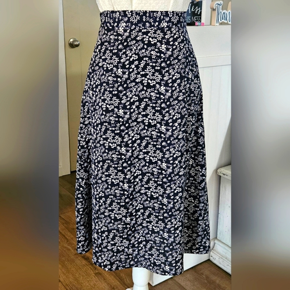 Worn Once - SHEIN - White Floral on Black, Front Split Skirt, Size XS